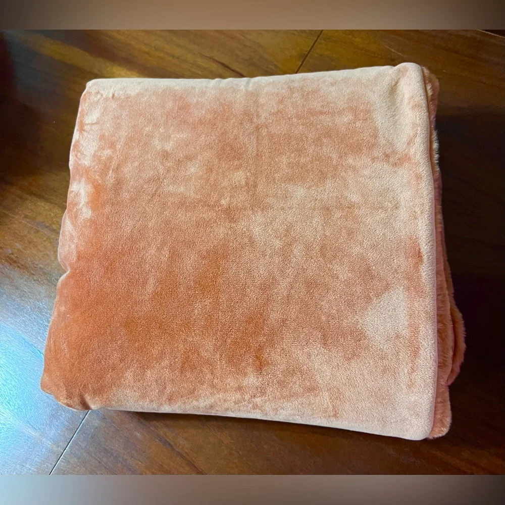 NEW Nordstrom Oversized Reversible Orange Fleece Blanket Cozy Soft Warm Bedding